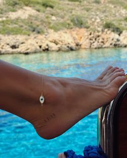 Giovanna Antonelli feet photo thumbnail