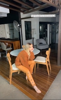 Giovanna Chaves feet photo thumbnail