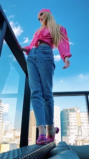 Giovanna Chaves feet photo thumbnail