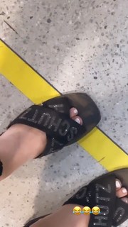 Giovanna Chaves feet photo thumbnail