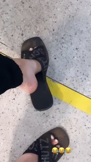 Giovanna Chaves feet photo thumbnail