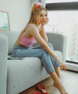 Giovanna Chaves feet photo thumbnail