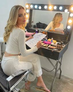 Giovanna Chaves feet photo thumbnail