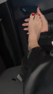 Giovanna Chaves feet photo thumbnail