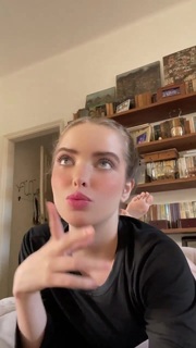 Giovanna Chaves feet photo thumbnail