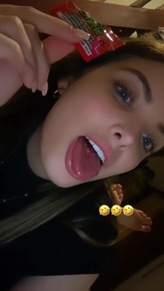 Giovanna Chaves feet photo thumbnail