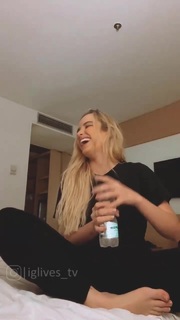 Giovanna Chaves feet photo thumbnail