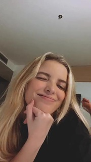 Giovanna Chaves feet photo thumbnail