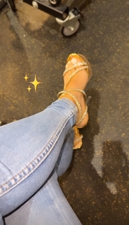 Giovanna Eburneo feet photo thumbnail