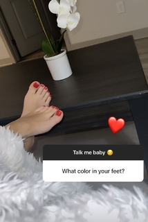 Giovanna Eburneo feet photo thumbnail