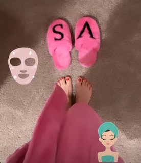 Giovanna Eburneo feet photo thumbnail