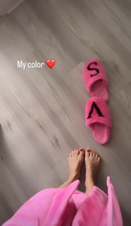 Giovanna Eburneo feet photo thumbnail