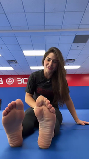 Giovanna Eburneo feet photo thumbnail