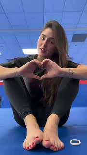 Giovanna Eburneo feet photo thumbnail