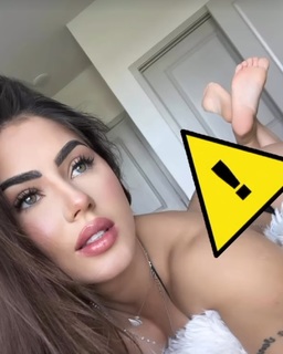 Giovanna Eburneo feet photo thumbnail