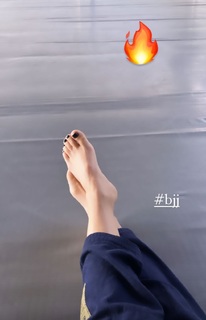 Giovanna Eburneo feet photo thumbnail