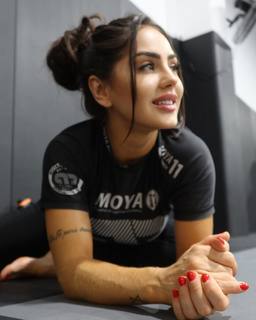 Giovanna Eburneo feet photo thumbnail