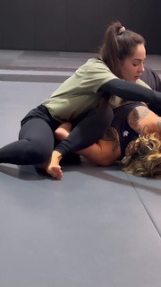 Giovanna Eburneo feet photo thumbnail