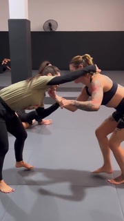 Giovanna Eburneo feet photo thumbnail