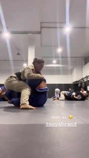 Giovanna Eburneo feet photo thumbnail