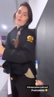 Giovanna Eburneo feet photo thumbnail