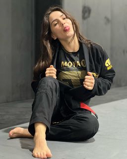 Giovanna Eburneo feet photo thumbnail