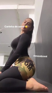 Giovanna Eburneo feet photo thumbnail