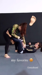 Giovanna Eburneo feet photo thumbnail