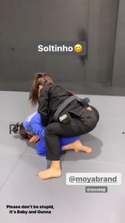 Giovanna Eburneo feet photo thumbnail