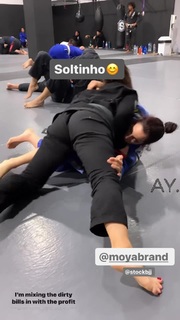 Giovanna Eburneo feet photo thumbnail