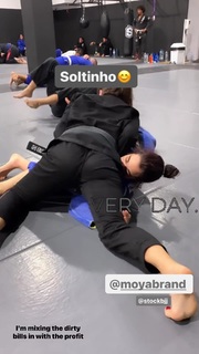 Giovanna Eburneo feet photo thumbnail