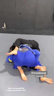 Giovanna Eburneo feet photo thumbnail