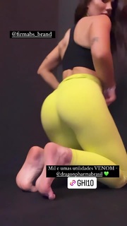 Giovanna Eburneo feet photo thumbnail