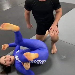 Giovanna Eburneo feet photo thumbnail