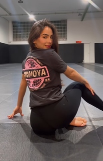 Giovanna Eburneo feet photo thumbnail