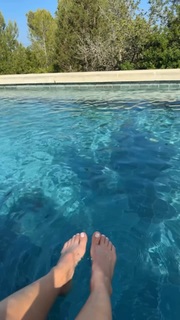 Giovanna Eburneo feet photo thumbnail