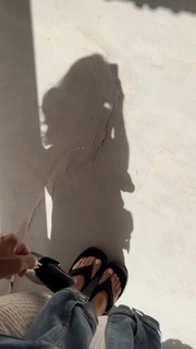 Giovanna Eburneo feet photo thumbnail