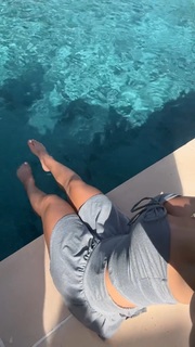 Giovanna Eburneo feet photo thumbnail