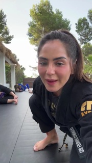 Giovanna Eburneo feet photo thumbnail