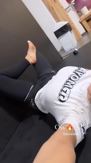 Giovanna Eburneo feet photo thumbnail
