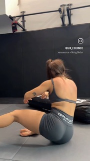 Giovanna Eburneo feet photo thumbnail