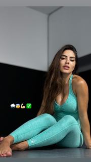 Giovanna Eburneo feet photo thumbnail