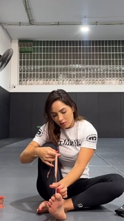 Giovanna Eburneo feet photo thumbnail