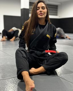 Giovanna Eburneo feet photo thumbnail