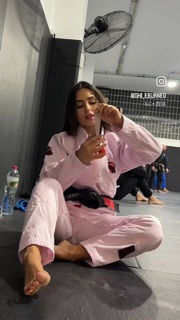 Giovanna Eburneo feet photo thumbnail
