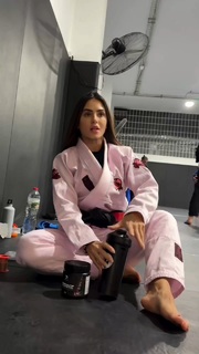 Giovanna Eburneo feet photo thumbnail