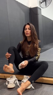 Giovanna Eburneo feet photo thumbnail