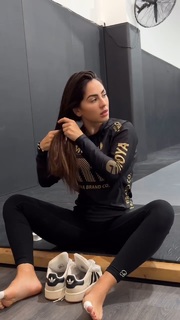 Giovanna Eburneo feet photo thumbnail