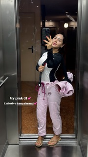 Giovanna Eburneo feet photo thumbnail