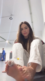 Giovanna Eburneo feet photo thumbnail